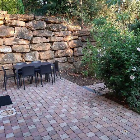 Appartement Dans Propriete Calme En Pleine Nature Charbonnières-les-Bains Exteriör bild