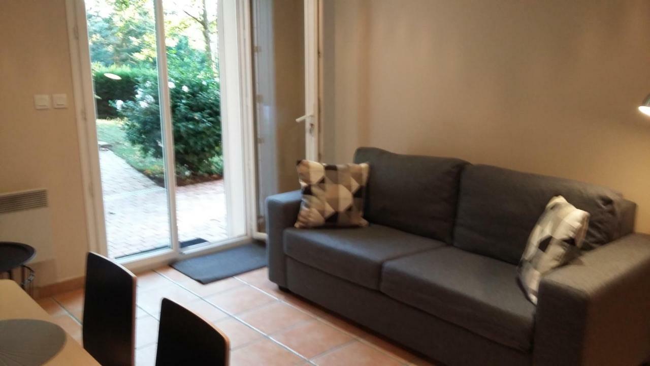 Appartement Dans Propriete Calme En Pleine Nature Charbonnières-les-Bains Exteriör bild