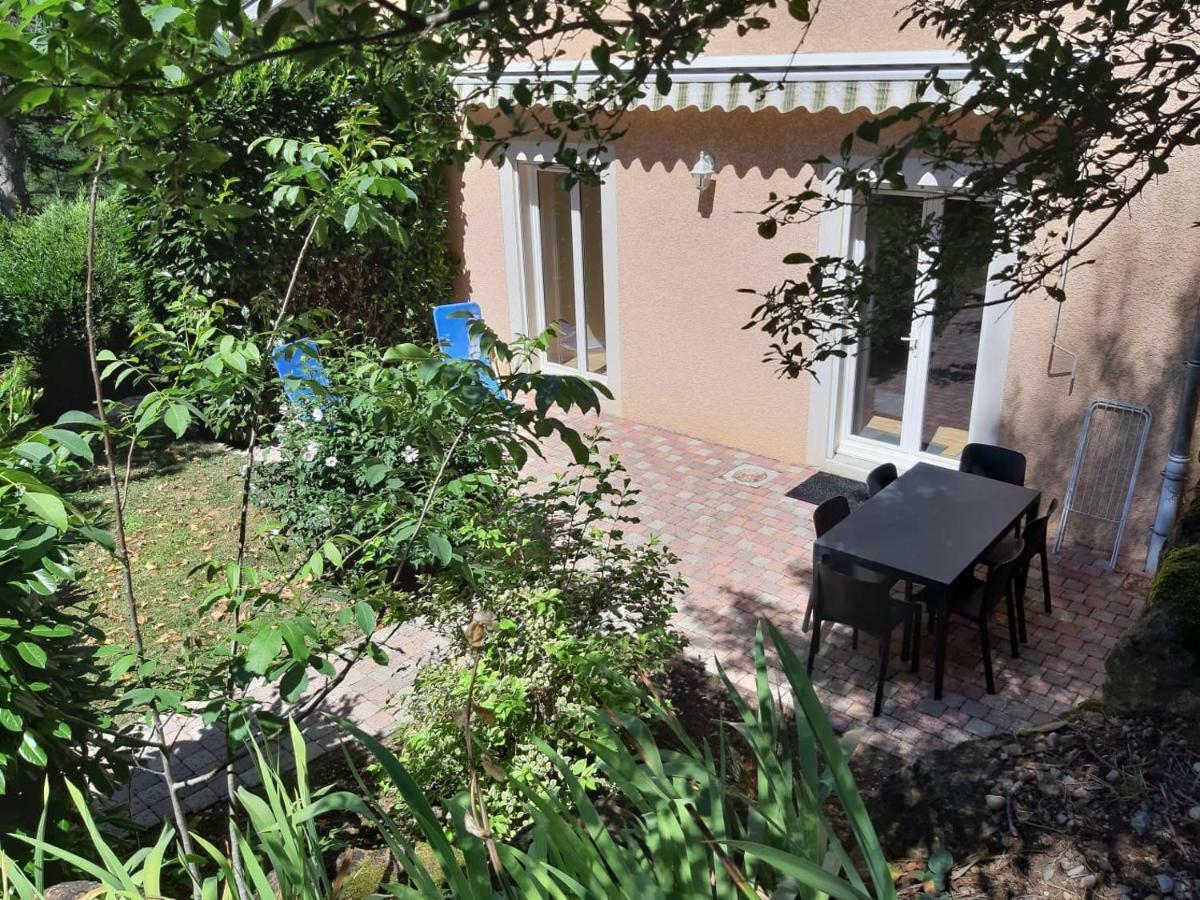 Appartement Dans Propriete Calme En Pleine Nature Charbonnières-les-Bains Exteriör bild