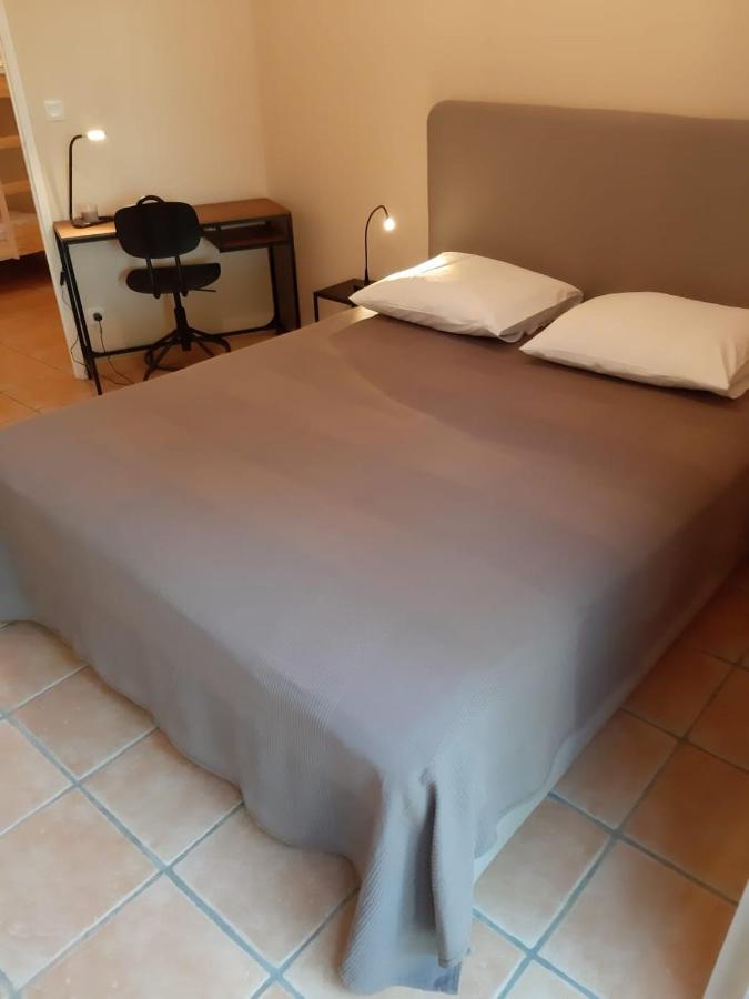 Appartement Dans Propriete Calme En Pleine Nature Charbonnières-les-Bains Exteriör bild
